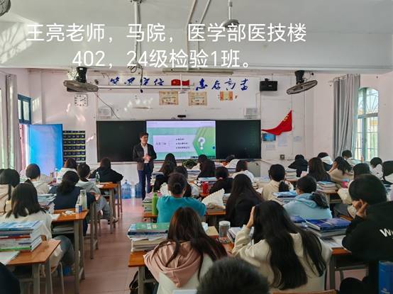 图片包含 室内, 人们, 桌子, 一群描述已自动生成