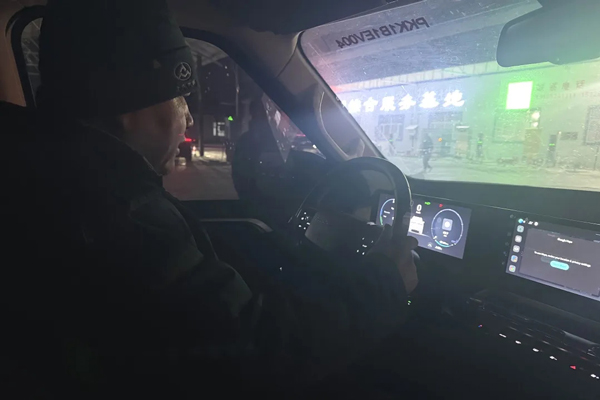 装上啤酒箱爬坡,今年冬测,大通把用户“带”进了冬测场