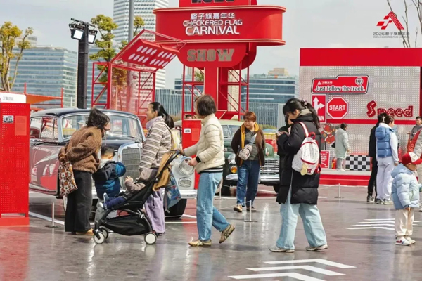 2026格子旗嘉年华燃动申城!凯迪拉克携手周冠宇共启速度盛宴